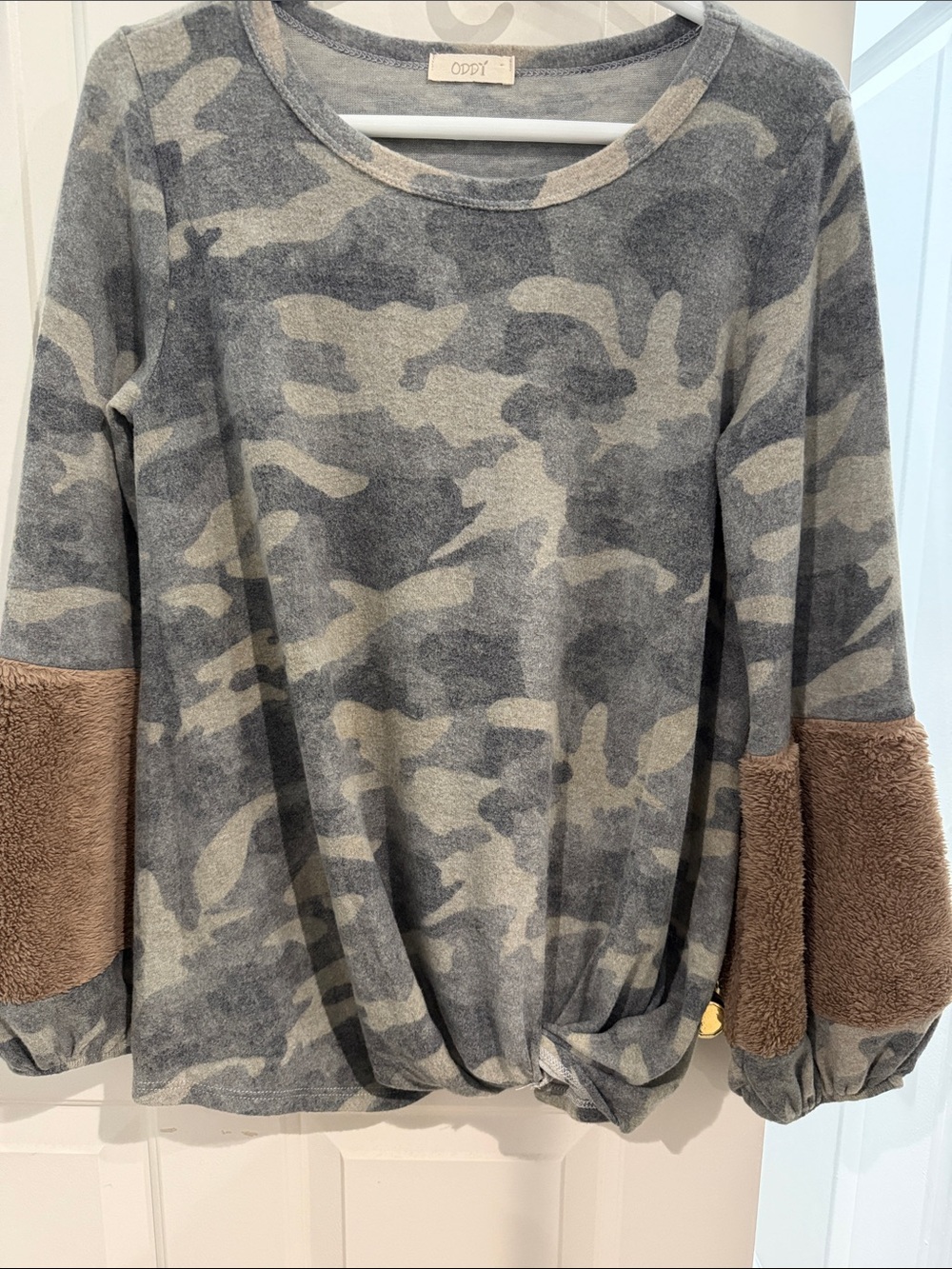 ODDY Women's Gray and Cream Camo Crewneck Sweater with Brown Faux-Fur Cuffs
